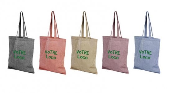Sac shopping en coton recyclé Pheebs 150 g/m².<br />Dimensions : 42 X 38 cm<br />Sac shopping en coton recyclé de 150 g/m² avec une longueur de poignée tombante de 30 cm.<br />Ce sac se plie facilement pour tenir dans un petit espace.