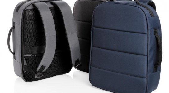 Sac à dos antivol en rPET AWARE™ au design simple et moderne.<br />Avec un compartiment principal pouvant accueillir un ordinateur portable 15,6 pouces. <br />Pochette intérieure et les poches à fermeture éclair permettent de garder vos petits objets essentiels organisés. <br />Le tissu est composé de polyester AWARE™ fabriqué à partir de bouteilles en PET recyclées avec traceur AWARE™. <br />Sans PVC.