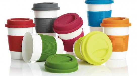 Mug 350 ml avec partie blanche en PLA. <br />Couvercle et bandeau de protection en silicone. <br />PLA : 100% de matériel végétal biodégradable.<br />Dans son emballage individuel éco cartonné.